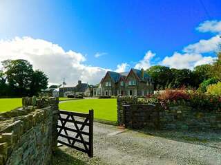 Отели типа «постель и завтрак» Lake House Dunmanway-0